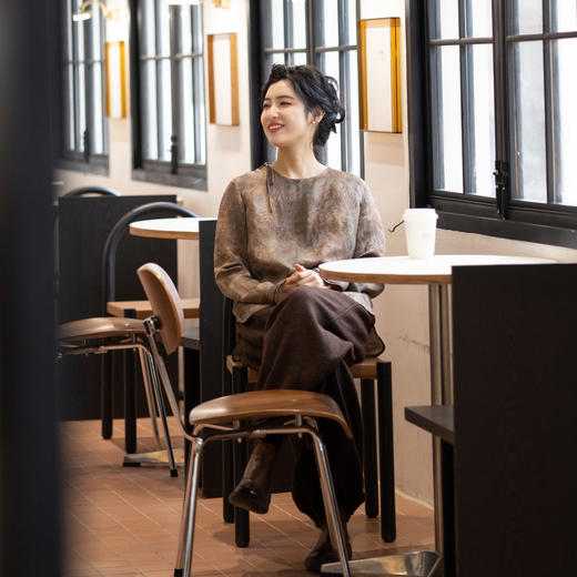 绽放1012朵/2023款圆领侧开叉长袖衬衫女 商品图3