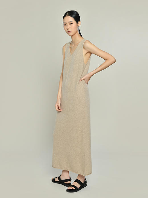 322工房无染色纯羊绒针织裙女秋冬简约通勤宽松无袖吊带背心长裙 商品图3