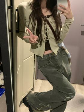 还有谁没尝试过复古辣妹装？！这套有被辣到！