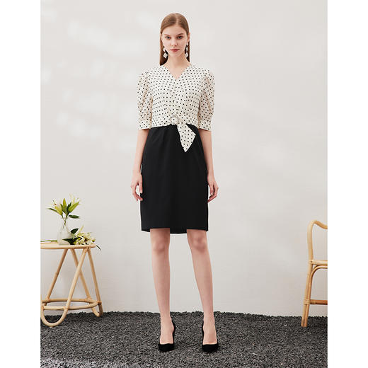 （容易掉钻，建议误拍）EITIE爱特爱春季新款优雅修身V领显瘦拼接波点连衣裙女6907634 商品图1