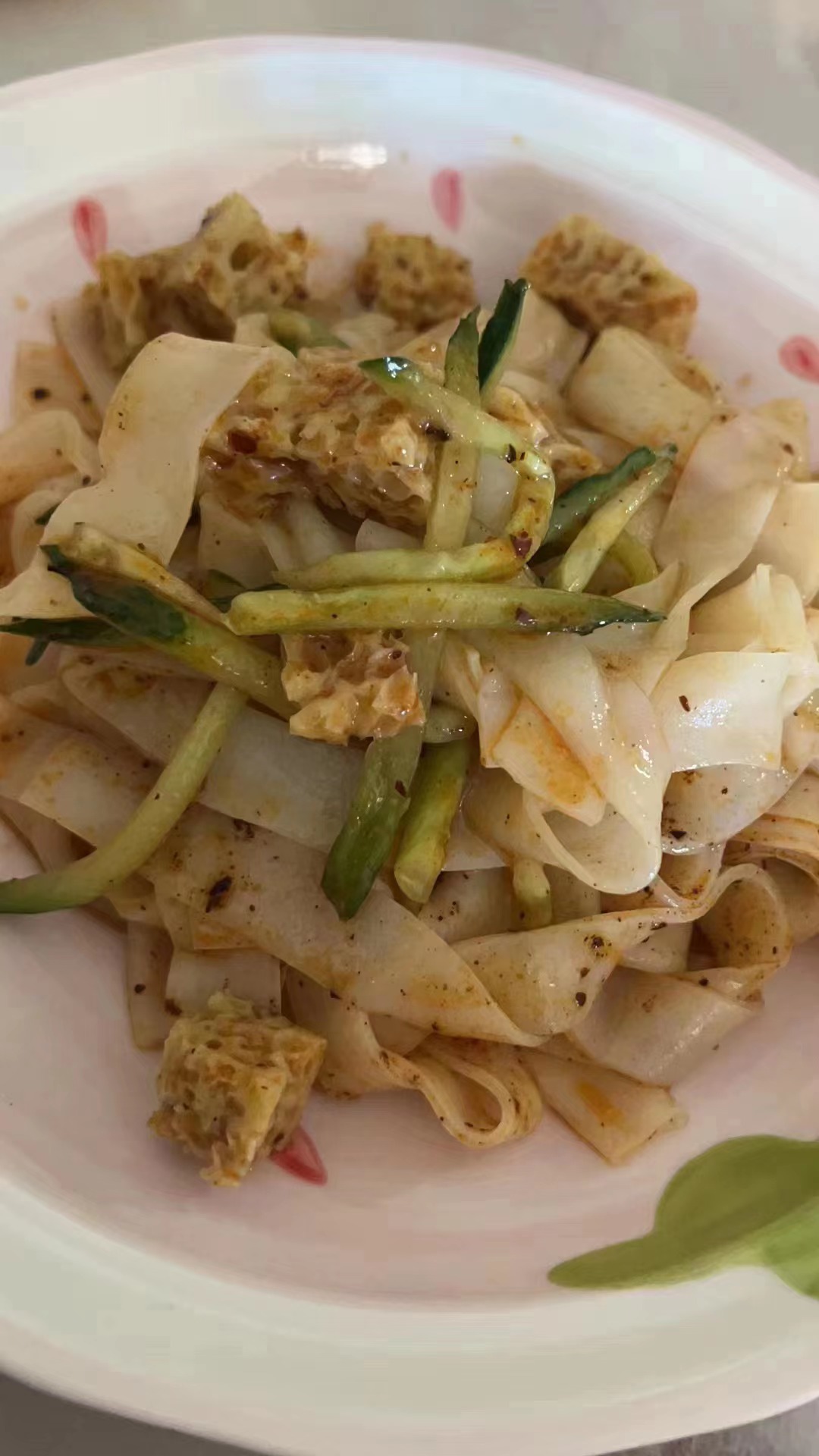 凉皮零添加|零防腐剂|真材实料 好吃不上火|（面筋、黄瓜丝、辣椒油、蒜汁等共6包调料，1.5斤大份