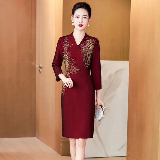 LC-2308喜婆婆春季嫁女儿婚宴礼服精美镶钻修身显瘦改良旗袍 商品图3