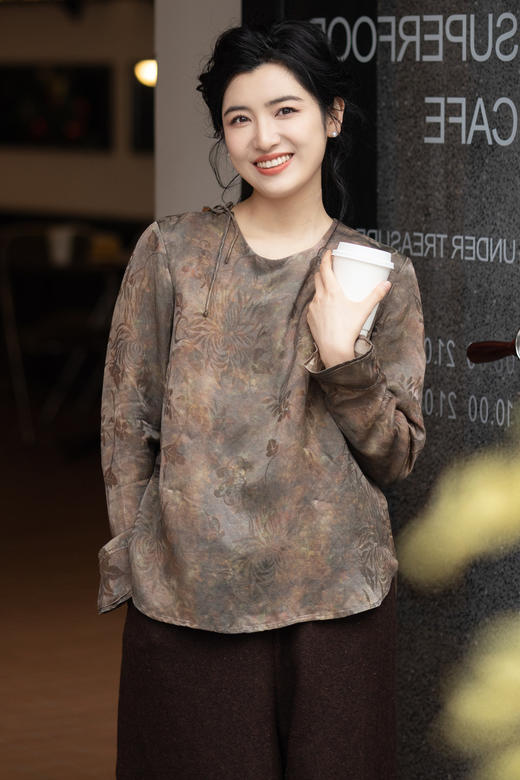 绽放1012朵/2023款圆领侧开叉长袖衬衫女 商品图5