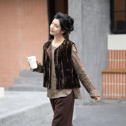 绽放1012朵/2023款圆领侧开叉长袖衬衫女 商品图2