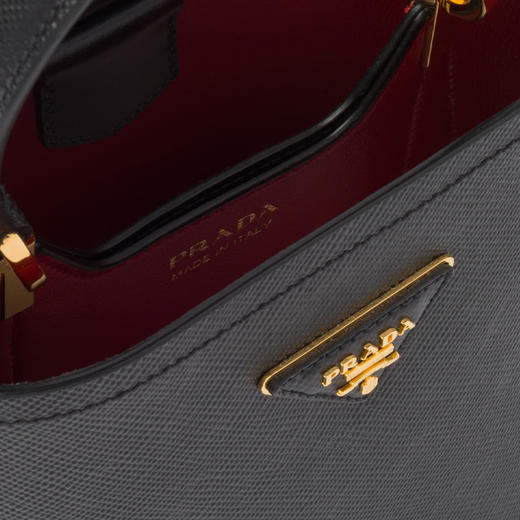 PRADA 普拉达 女士 Saffiano 十字纹皮革珐琅金属三角形徽标单肩提挎包 黑色 1BA217 2ERX F0LJ4 OOO 商品图3