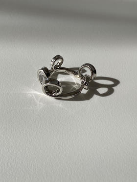 APRESI｜TROUVAILLE Millennium Cut Oval White Topaz Fluid Ring [流转戒指]