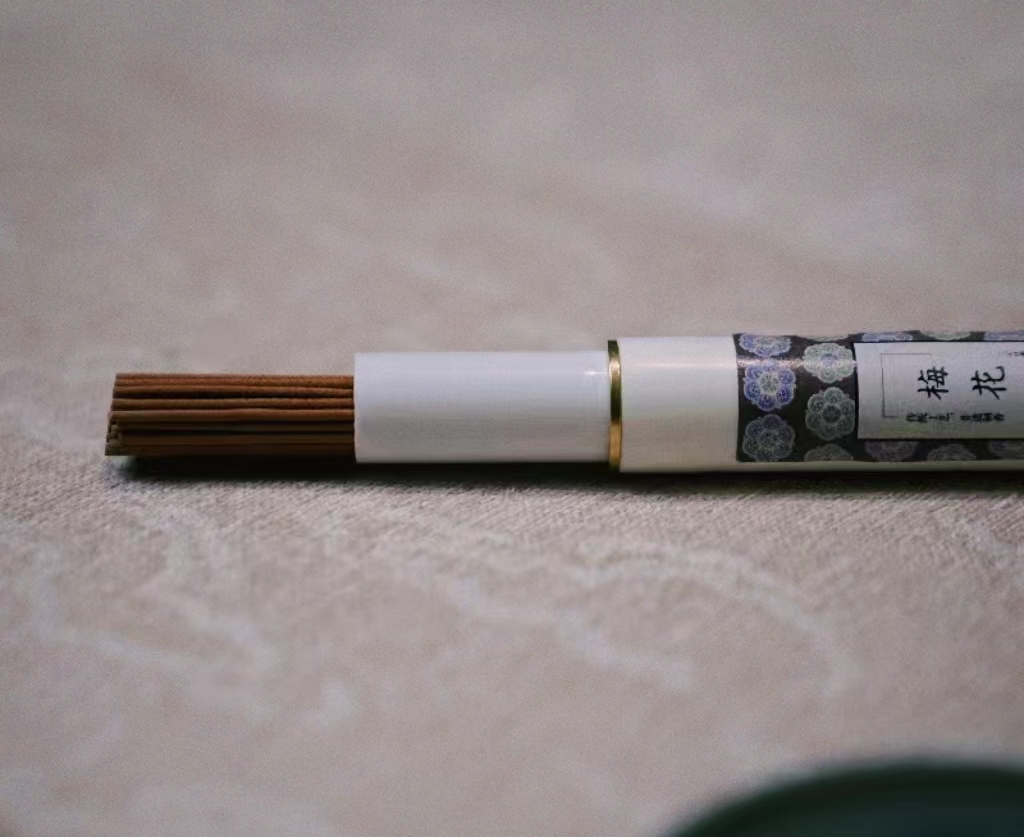 文人雅香 | 梅花香 梅韵阵阵  夹杂丝丝落雪般的清凉感 香气馥郁而不呛鼻