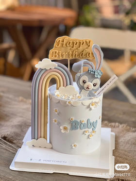 星黛璐兔主题蛋糕，5寸小高层，全部翻糖手工制作，所有装饰可食用，需提前5天以上预定