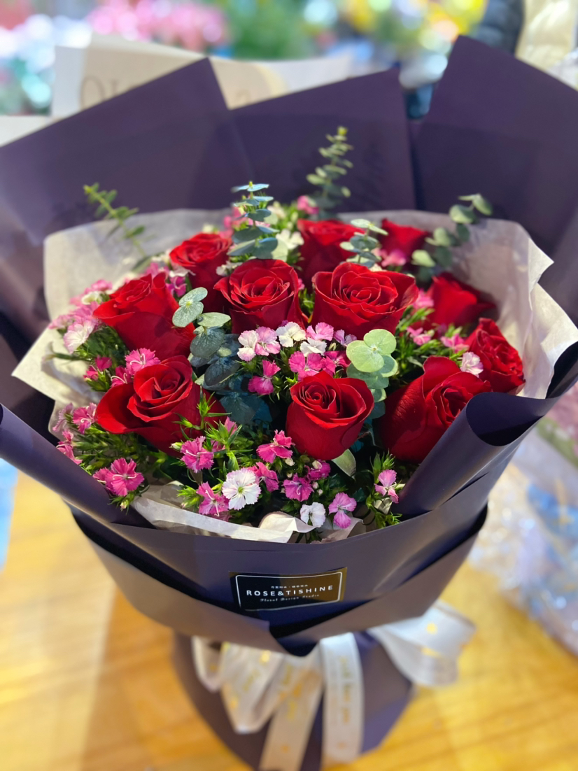 【时刻爱你】11朵红玫瑰高端畅销花束