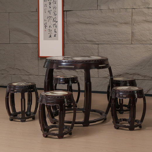 清 红木镶云石鱼门洞鼓墩形圆台圆凳成套（一桌五凳） 商品图4