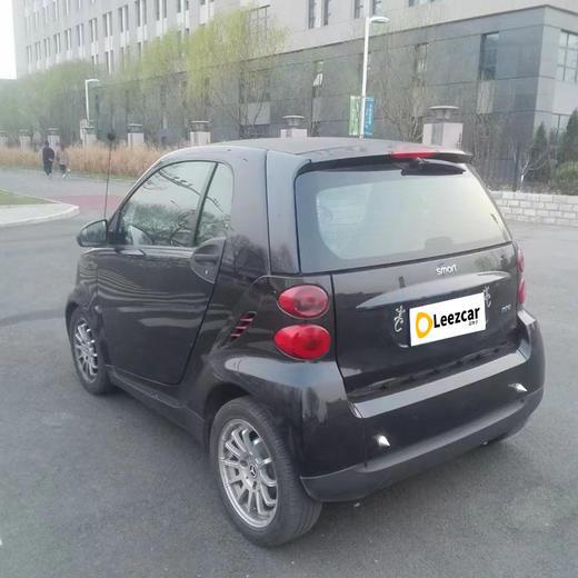 smart fortwo 1.0 MHD 硬顶标准版【长租-北京】 商品图3