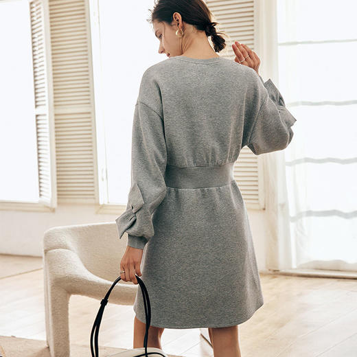 OLrain欧芮儿法式灰色针织连衣裙女早春2023新款收腰设计感卫衣裙 商品图2