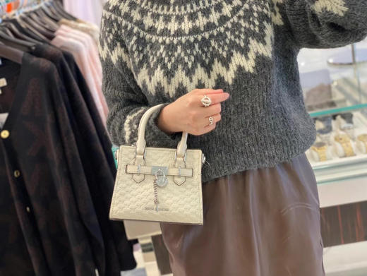 春季新款1299￥🇺🇸直邮！MK 新款迷你浮雕锁头包 商品图5