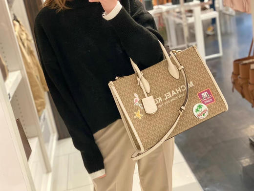 春季新款1450￥🇺🇸直邮，Mk Mirella中号logo横托版特包🦩热带风光，带有长款肩带，自重超轻 商品图7