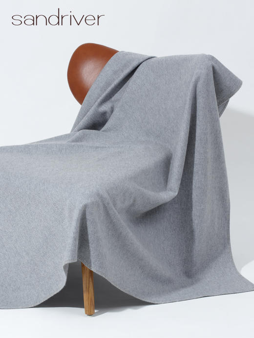 折边绣花羊绒方披毯 SJF95P720W 商品图0