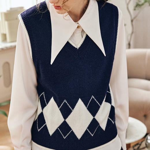 OLrain欧芮儿法式菱格毛衣马甲女早春2023新款英伦风减龄针织背心 商品图1