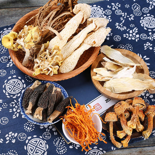 【产地直发！云南特产菌汤包】七彩菌汤包，野生菌菇菌子多种菌料包，干货煲汤食材，干货食用姬松茸竹荪茶树菇羊肚菌鸡油菌虫草花枸杞红枣夏日中式好物健康 商品图0