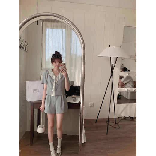 金蘑菇菇【辛德瑞拉 灰灰套装】荷叶领上衣+百褶短裙减龄两件套 商品图5