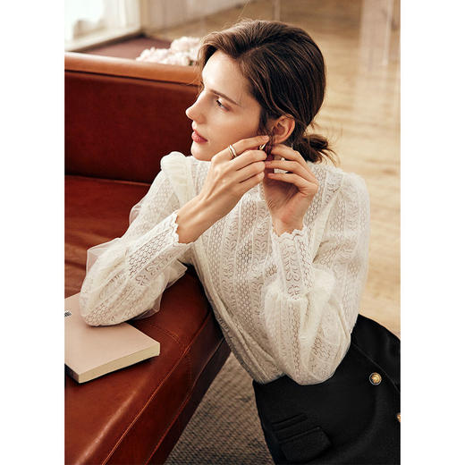 OLrain欧芮儿法式半高领蕾丝衫女秋冬2022年新款复古植绒打底上衣 商品图2