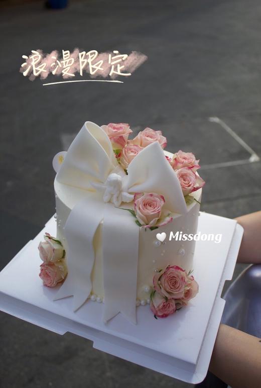 蝴蝶结鲜花蛋糕 商品图1