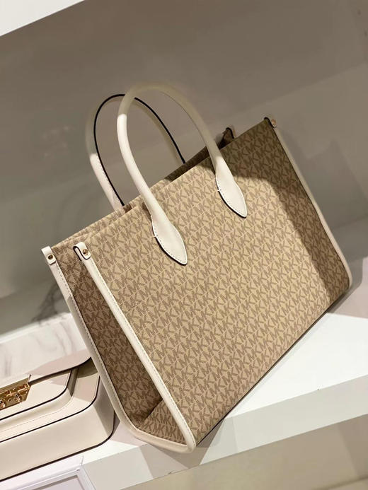 春季新款1450￥🇺🇸直邮，Mk Mirella中号logo横托版特包🦩热带风光，带有长款肩带，自重超轻 商品图3