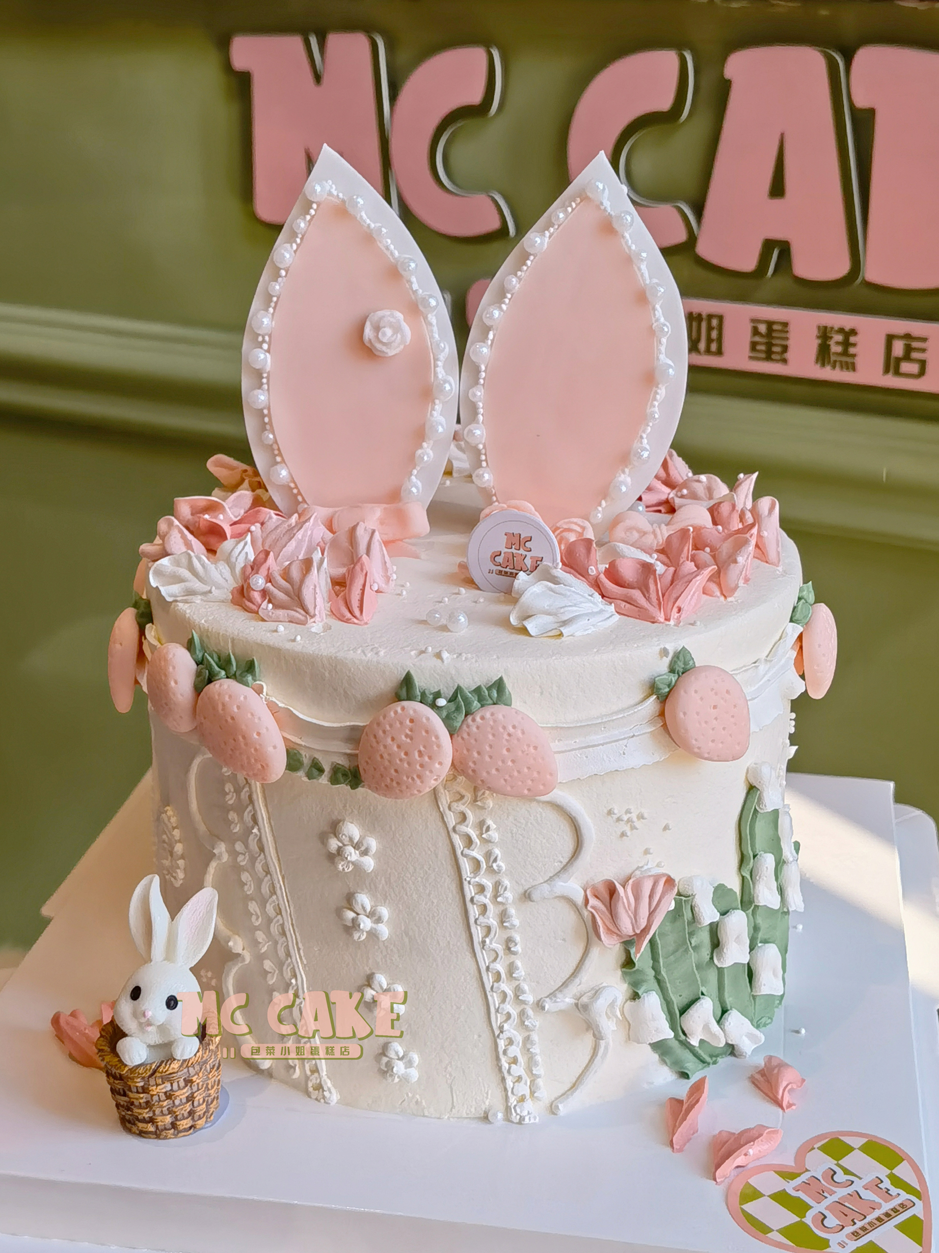 兔子耳朵手绘裱花蛋糕