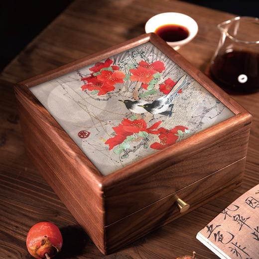 艷 湘绣  双层茶盒套装 北美胡桃木（带四杯+普洱茶） 商品图6