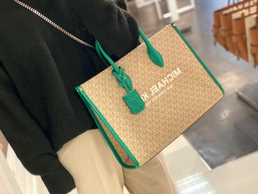 老花款1450￥🇺🇸直邮，Mk Mirella中号logo横托版特包，带有长款肩带，自重超轻 商品图3