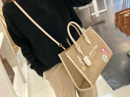 春季新款1450￥🇺🇸直邮，Mk Mirella中号logo横托版特包🦩热带风光，带有长款肩带，自重超轻 商品图8