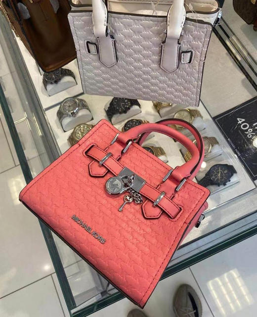 春季新款1299￥🇺🇸直邮！MK 新款迷你浮雕锁头包 商品图1