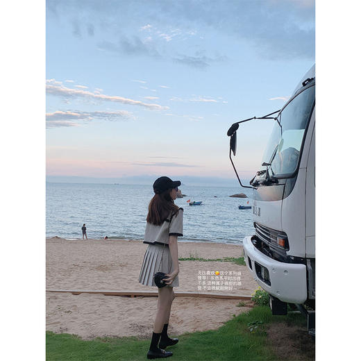 金蘑菇菇【辛德瑞拉 灰灰套装】荷叶领上衣+百褶短裙减龄两件套 商品图2