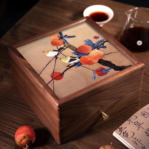 艷 湘绣  双层茶盒套装 北美胡桃木（带四杯+普洱茶） 商品图8