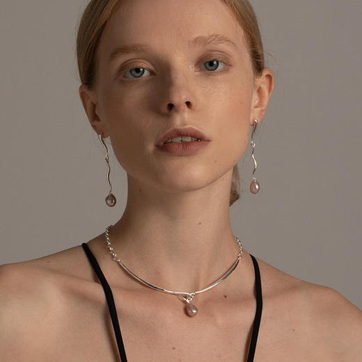 高级时髦 UNFOLDS 多种戴法珍珠金属项链The Amulet Water-Drop Necklace 商品图3