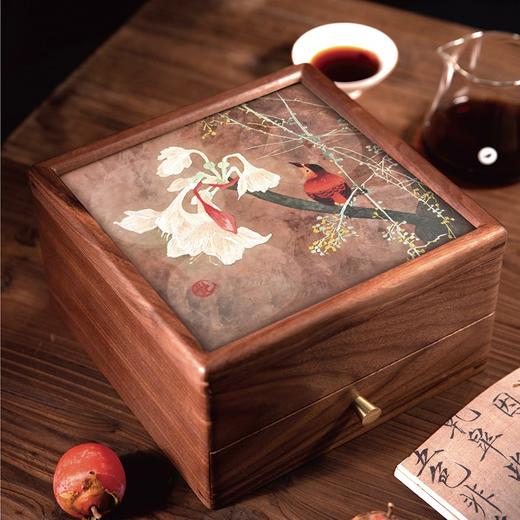 艷 湘绣  双层茶盒套装 北美胡桃木（带四杯+普洱茶） 商品图7