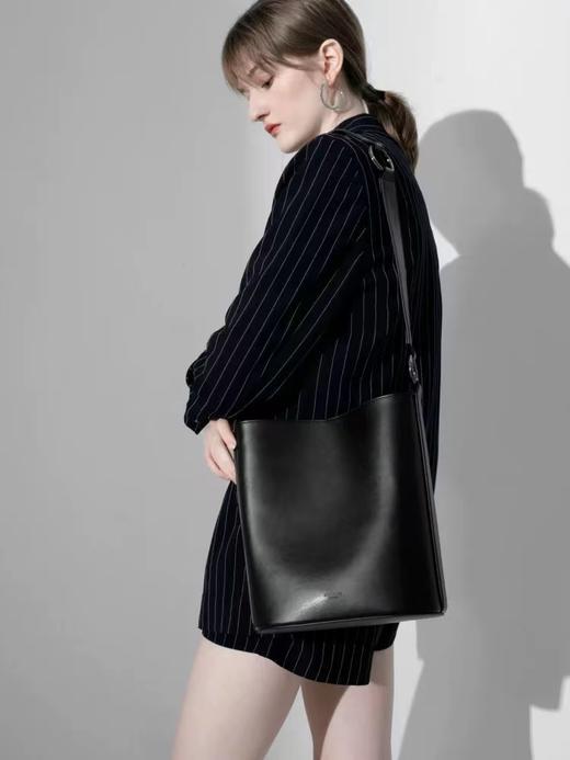 百货世界-INJOYLIF-宽肩带水桶包 商品图2