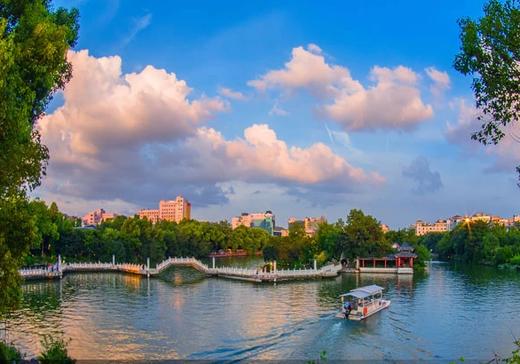 <桂林+阳朔4天3晚动车团（20人精致小团）>桂林山水、象鼻山、一江四湖、山水间、大漓江精华游、银子岩、遇龙 河竹筏漂流、印象刘三姐、大榕树山水旅拍、桂花公社、阳朔西街 商品图8