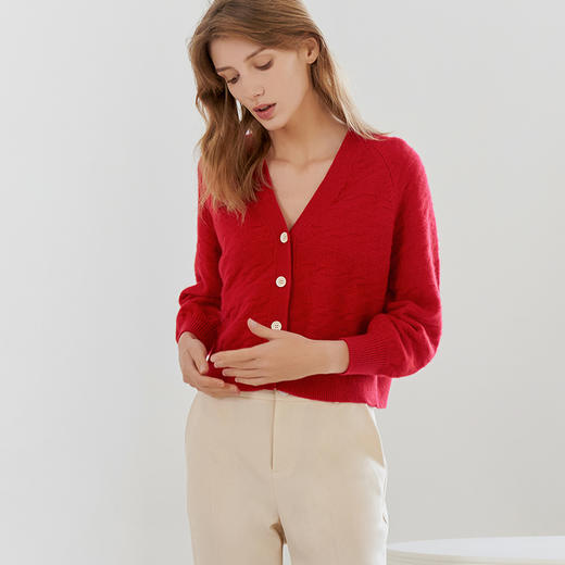【纯羊绒针织V领开衫】23年早春新品女士短款针织开衫暗纹提花针织小外套 商品图2