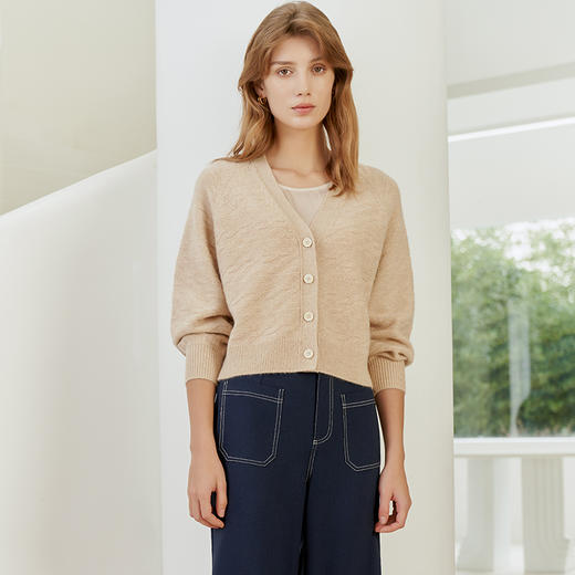 【纯羊绒针织V领开衫】23年早春新品女士短款针织开衫暗纹提花针织小外套 商品图3