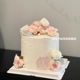 订婚求婚蛋糕（鲜花因季节原因可能会有微差别）
