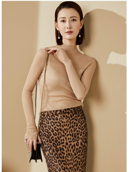 4669 “星空”性感打底衫 搭配
任意衣服都能提升精致感J203E4669颈袖添香 商品图8