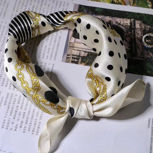 【甄珠贝】春暖花开时，两条小丝巾和一个施华洛世奇水晶丝巾扣三件套礼盒装 商品图1