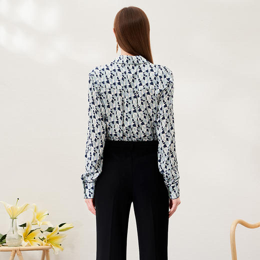 EITIE爱特爱春季新款洋气职业干练显瘦系带几何印花衬衫上衣6909610 商品图4