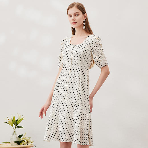 EITIE爱特爱春季新款气质优雅洋气波点复古收腰显瘦方领连衣裙6907633 商品图1