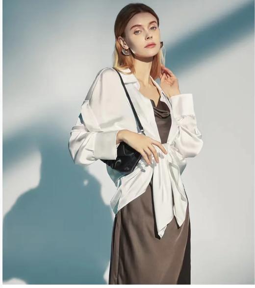 5F EmbryForm安莉芳 性感深V吊带打底睡裙 商品图1