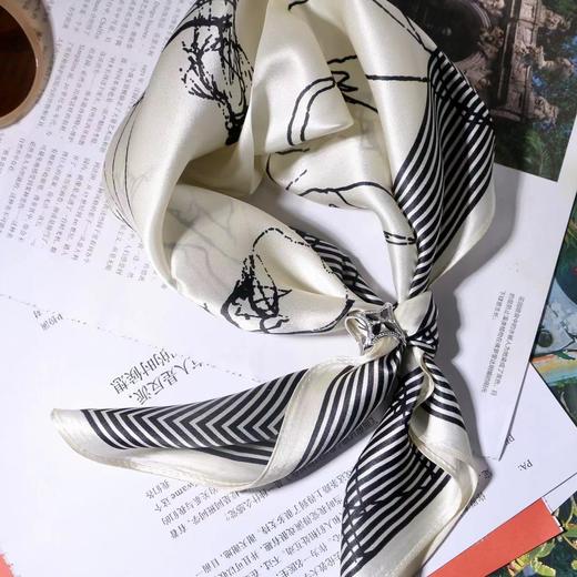 【甄珠贝】春暖花开时，两条小丝巾和一个施华洛世奇水晶丝巾扣三件套礼盒装 商品图3