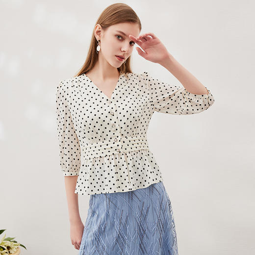 EITIE爱特爱春季新款复古时髦波点V领七分袖收腰显瘦女短衬衫6909611 商品图1