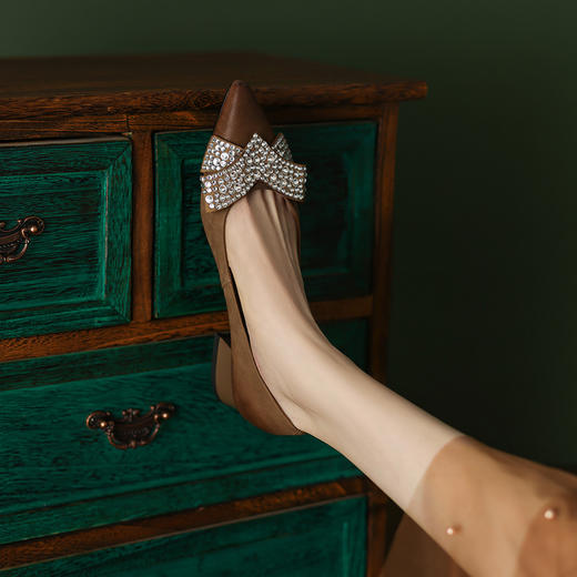 时尚尖头水钻，蝴蝶结粗跟单鞋YF-A3052 商品图1