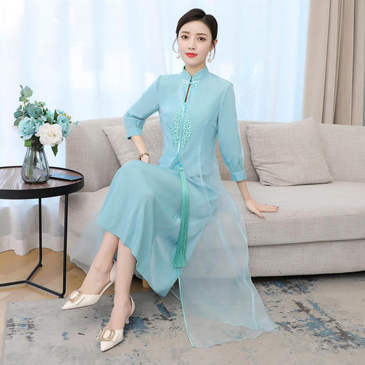 XYF-8092 2023春季新款复古中式国风改良版旗袍纯色中长款绣花七分袖连衣裙 商品图2