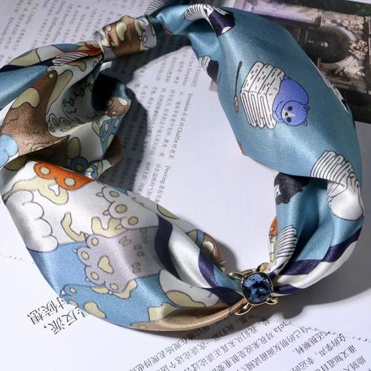 【甄珠贝】春暖花开时，两条小丝巾和一个施华洛世奇水晶丝巾扣三件套礼盒装 商品图2