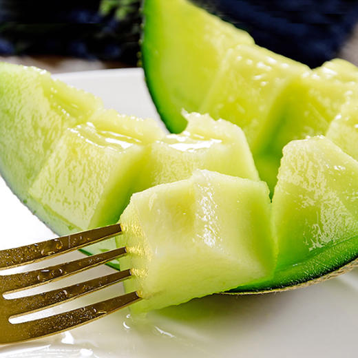 网纹蜜瓜  瓜肉细腻鲜甜，入口纤维比较少，口感鲜爽， 水分饱满，甜分充足！皮特薄，瓜籽很少 商品图4